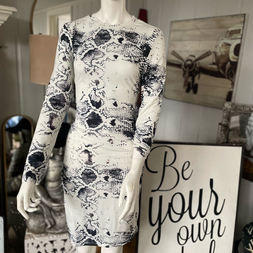SHEIN Monochrome Snake Print Long Sleeve Dress